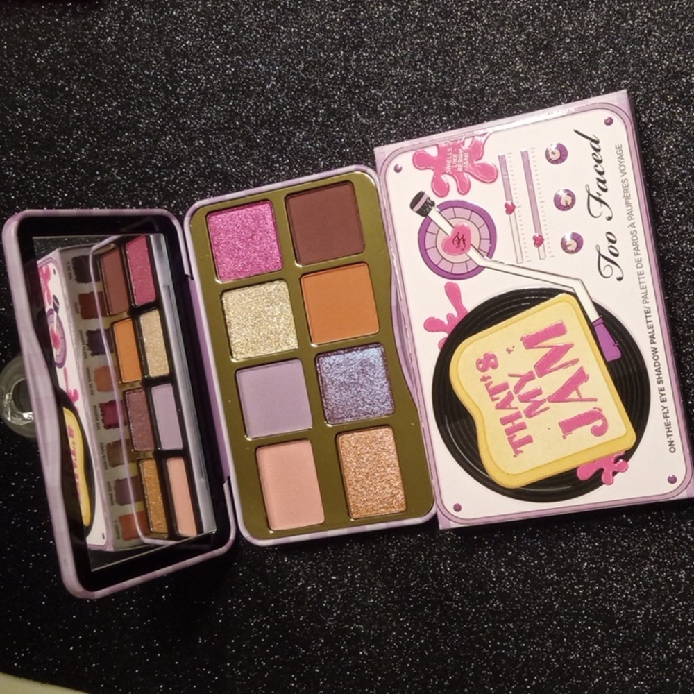 Too Faced eye shadow Palette